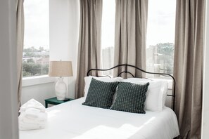 2 bedrooms, iron/ironing board, free WiFi, bed sheets - Luxury Downtown 2BR/2BA • Capitol Views (Montgomery)