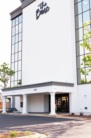 Exterior - Luxury Downtown 2BR/2BA • Capitol Views (Montgomery)