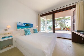 5 bedrooms, iron/ironing board, travel cot, free WiFi