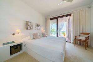 5 bedrooms, iron/ironing board, travel cot, free WiFi - My Rental Homes - Villa Francisca with private pool and direct access to sea (San Jose)
