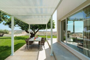 Outdoor dining - Green Hill with pool and terrace - My Rental Homes (Noto)