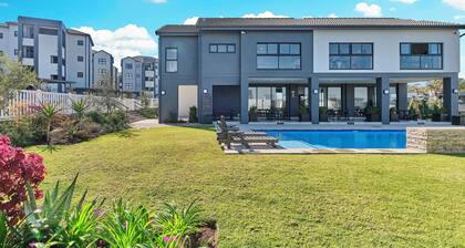 Luxe Haven Fourways, Sandton with WiFi, Gym