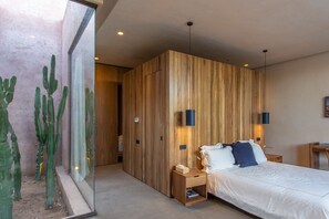 5 bedrooms, iron/ironing board, free WiFi