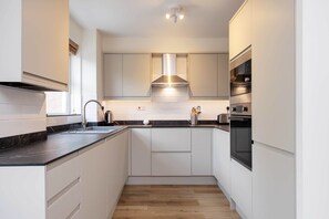 Fridge, microwave, dishwasher, toaster - The Camden Canal Apartment, by Veeve (London)