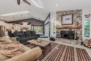 Smart TV, fireplace, DVD player, offices