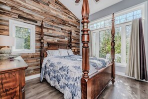 5 bedrooms, desk, iron/ironing board, free WiFi