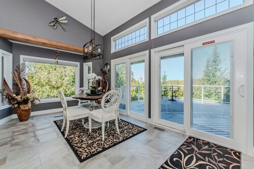 45 Degrees  North - Tobermory Hot Tub & Games Room