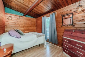 3 عدّة غرف نوم ومكواة/لوح كي وواي فاي مجانًا وملاءات أسرّة