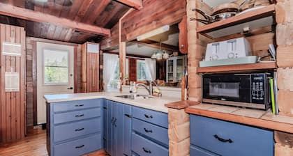 Whisk You Away: Bruce Retreat with Pool, Pet Friendly