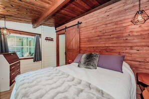 3 bedrooms, iron/ironing board, free WiFi, bed sheets - Whisk You Away: Bruce Retreat with Pool, Pet Friendly (Northern Bruce Peninsula)