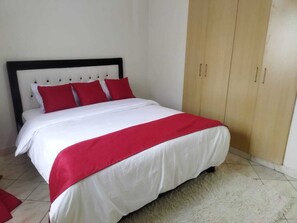2 bedrooms, iron/ironing board, free WiFi, bed sheets