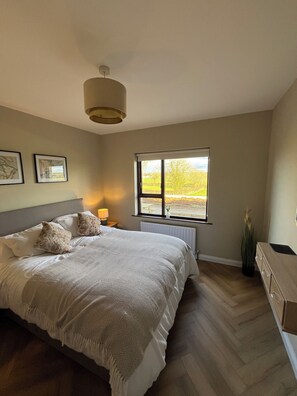 4 slaapkamers, een kluis op de kamer, een strijkplank/strijkijzer