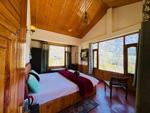 Panoramic Room | Free WiFi, bed sheets - Hostelam The Mountain Story (Manali)