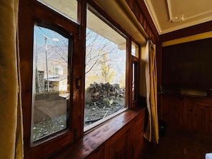 Standard Double Room | Free WiFi, bed sheets - Hostelam The Mountain Story (Manali)