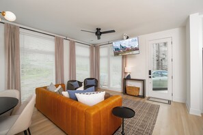 Smart TV, video games