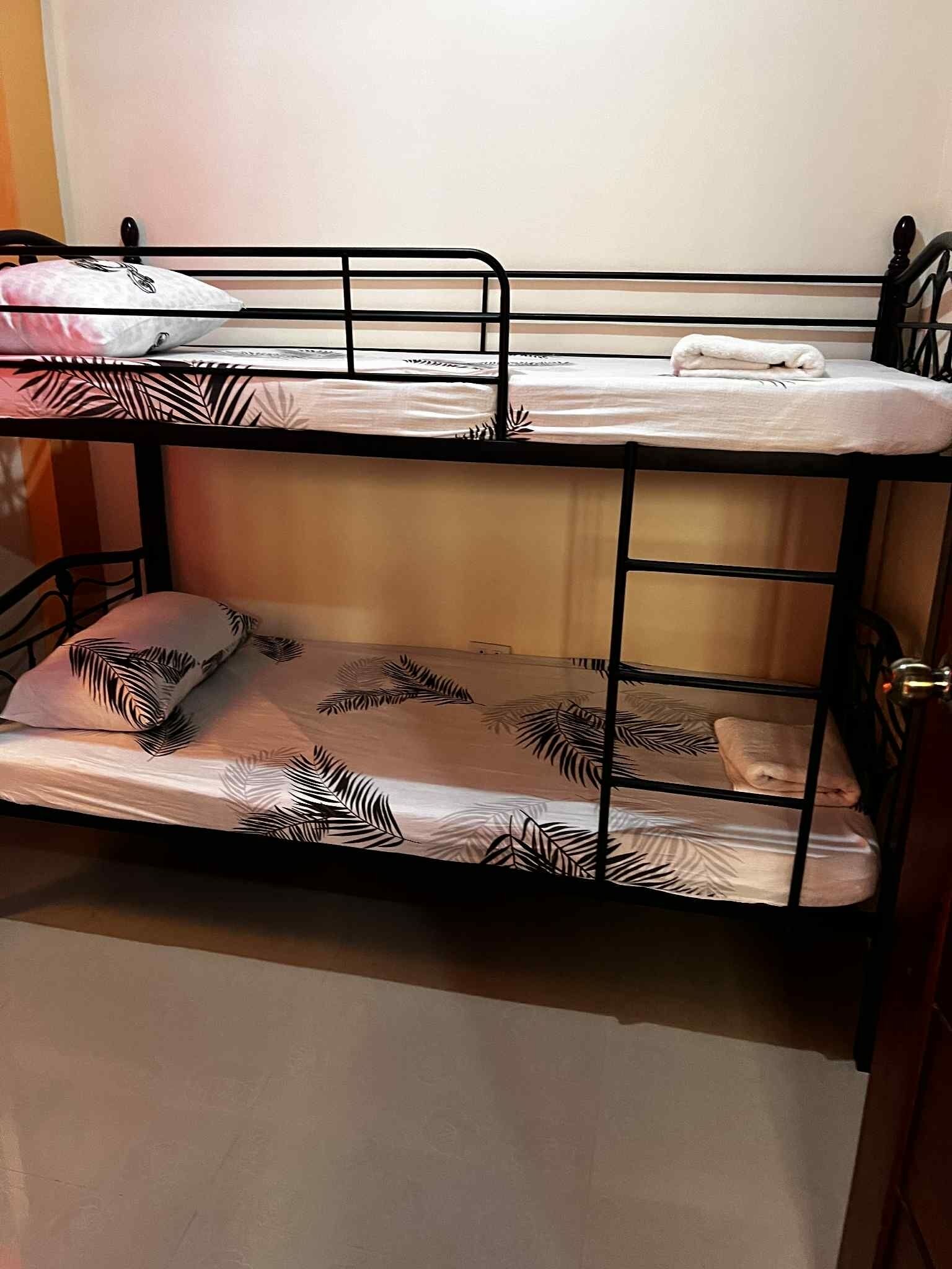 1 室のベッドルーム、WiFi (無料)、ベッドシーツ