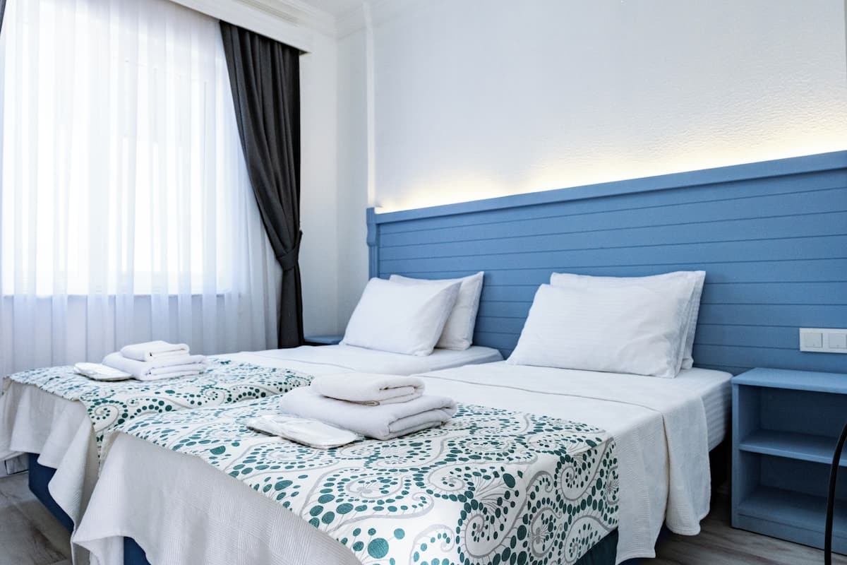 Standard Twin Room, City View | Wi-fi percuma