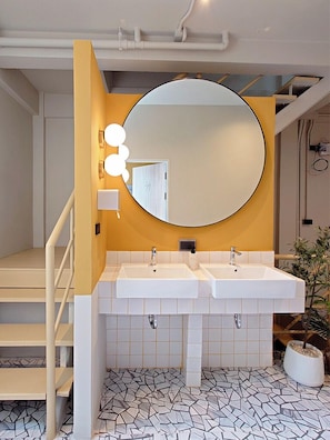 Dormitorio compartido Confort, vistas a la ciudad | Baño