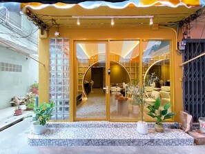 Exterior - Au Luna Bangkok Hostel (Bangkok)