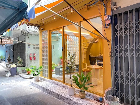 Unclassified image, 1 of 18, button - Au Luna Bangkok Hostel (Bangkok)