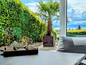 Interior - Vacation apartment with a view of Lake Constance under palm trees (Daisendorf)