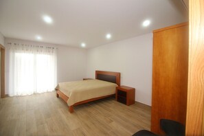 6 bedrooms, free WiFi, bed sheets