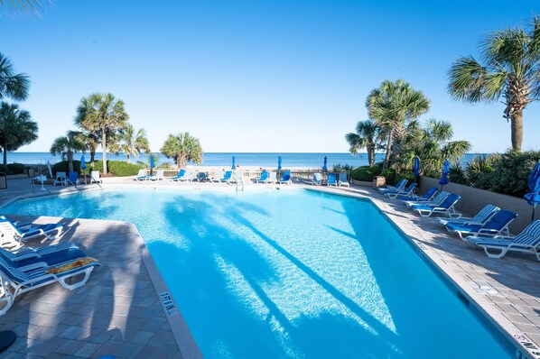 Una piscina techada, una piscina climatizada