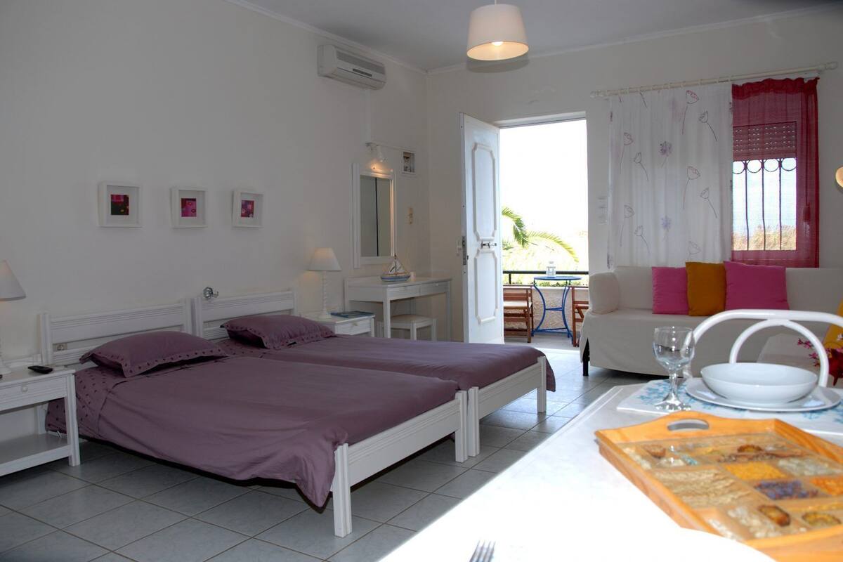 Studio, Sea View | Iron/ironing board (on request), WiFi (free), bed sheets