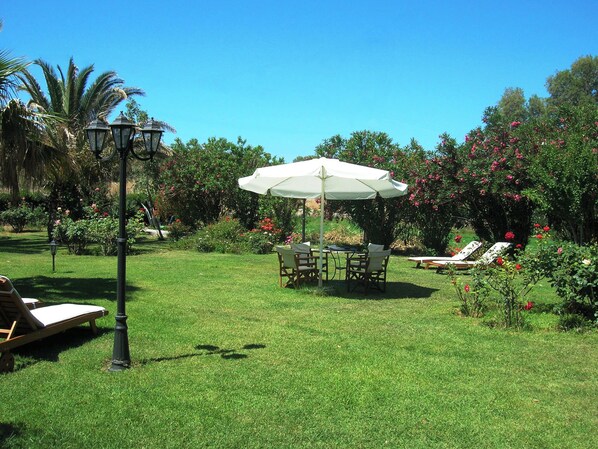 Exterior - Villa Fleria Seaside Studios & Apts (Platanias)