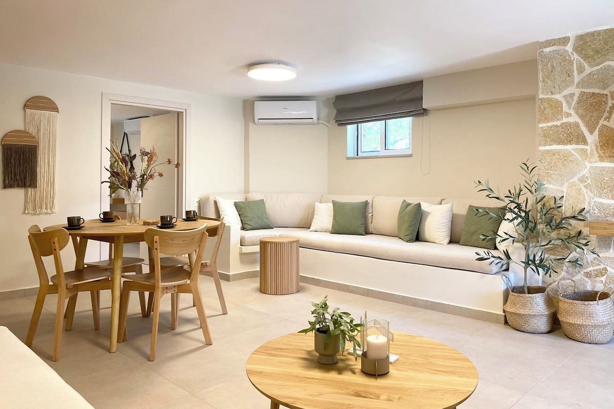 Superior Apartment, Garden View | Iron/ironing board (on request), WiFi (free), bed sheets