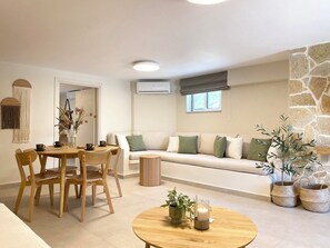 Iron/ironing board, free WiFi, bed sheets - Villa Fleria Seaside Studios & Apts (Platanias)