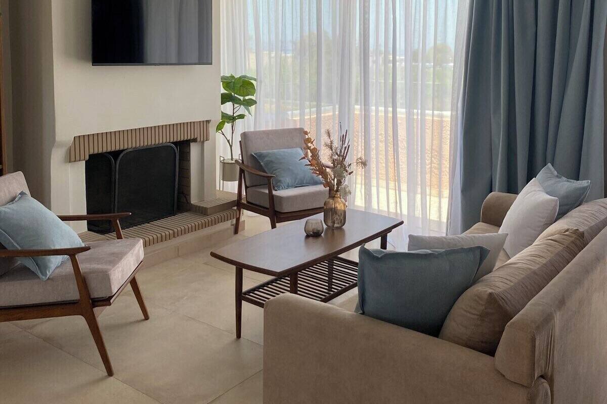 Studio Suite, 2 Bedrooms | Living area | 32-inch TV with digital channels