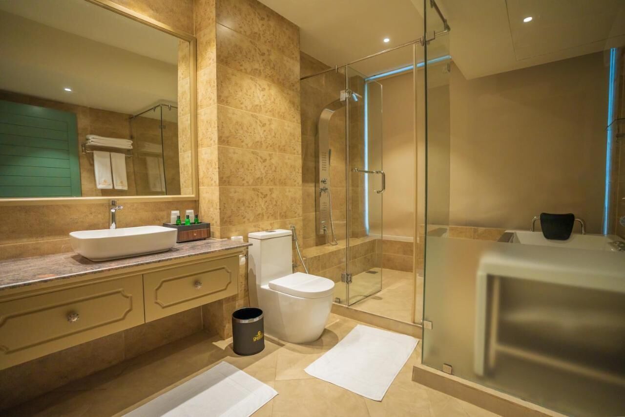 Superior Double Room, Lake View | Bathroom