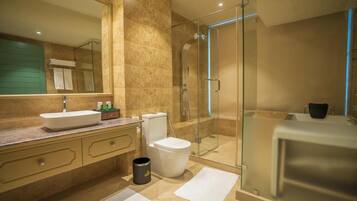 Superior Double Room, Lake View | Bathroom