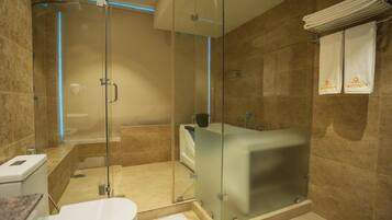 Deluxe Double Room, Lake View | Bathroom