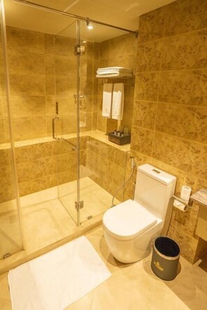 Deluxe Double Room, Lake View | Free WiFi