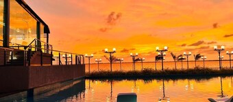 Grandeeza Hotel by Galison