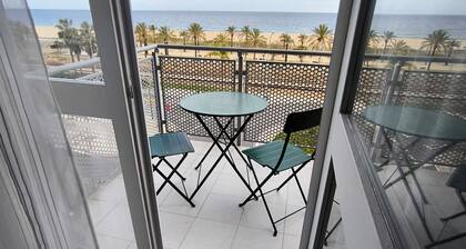 Seafront apartment: live the experience!