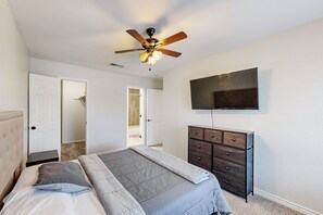 3 室のベッドルーム、アイロン / アイロン台、WiFi、ベッドシーツ