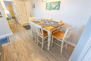 Dining - New 2BR Renaissance Towers, Pools, Great Oceanview (Myrtle Beach)
