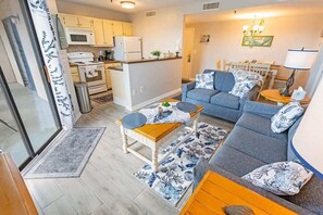 TV, offices - New 2BR Renaissance Towers, Pools, Great Oceanview (Myrtle Beach)