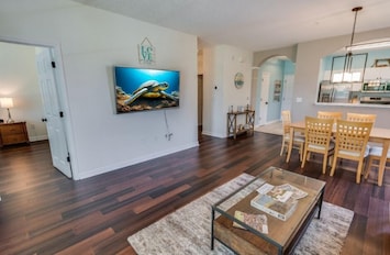Large Living Room, Beautifully Decorated