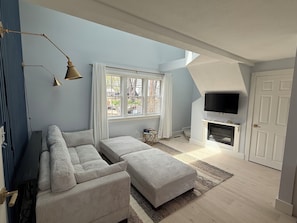 Een smart-tv en een open haard