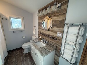 Sèche-cheveux, serviettes fournies