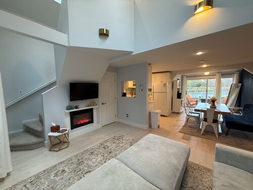 Freshly renovated waterfront retreat in Warwick Cove! This cozy 1-bedroom features a loft-style king bed, queen sleeper sofa, spacious deck, fenced yard, and open backyard leading to the  water - perfect for a relaxing coastal escape.