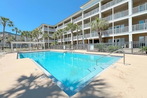 A heated pool - Grand Caribbean East Poolside Palms | Steps to Pools, Hot Tub, Beach | Garden Level & Lawn Area (Pensacola)