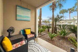 Terrace/patio - Grand Caribbean East Poolside Palms | Steps to Pools, Hot Tub, Beach | Garden Level & Lawn Area (Pensacola)