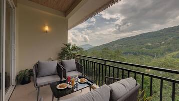 Studio, Hill View | In-room safe, desk, laptop workspace, blackout curtains