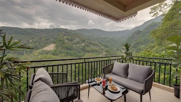 Studio, Hill View | Living area