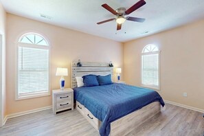 2 Schlafzimmer, Schreibtisch, Bügeleisen/Bügelbrett, kostenloses WLAN